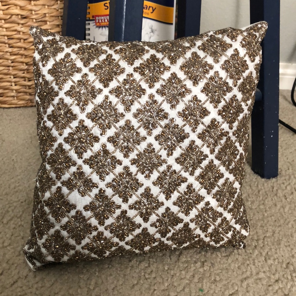 Throw pillow